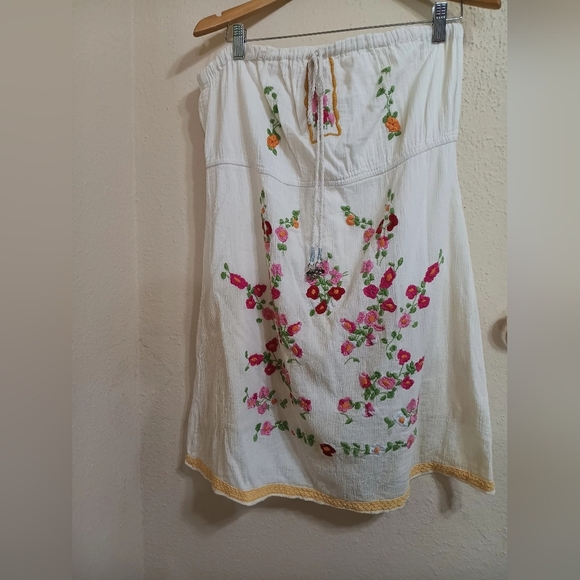 Pura Vida Dresses & Skirts - Pura Vida White Dress with Floral Embroidery